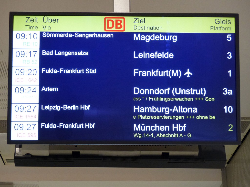 Die Anzeigetafel mit dem  Unstrut-Schrecke-Express  nach Donndorf, am 01.05.2016 in Erfurt Hbf. (Foto: Ralf Kuke)