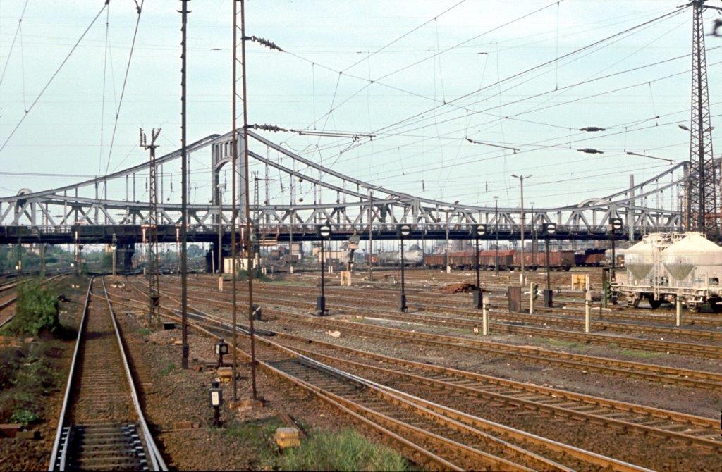 Die Berliner Brücke am 08.05.1981 in Halle. (Foto: Klaus Pollmächer)