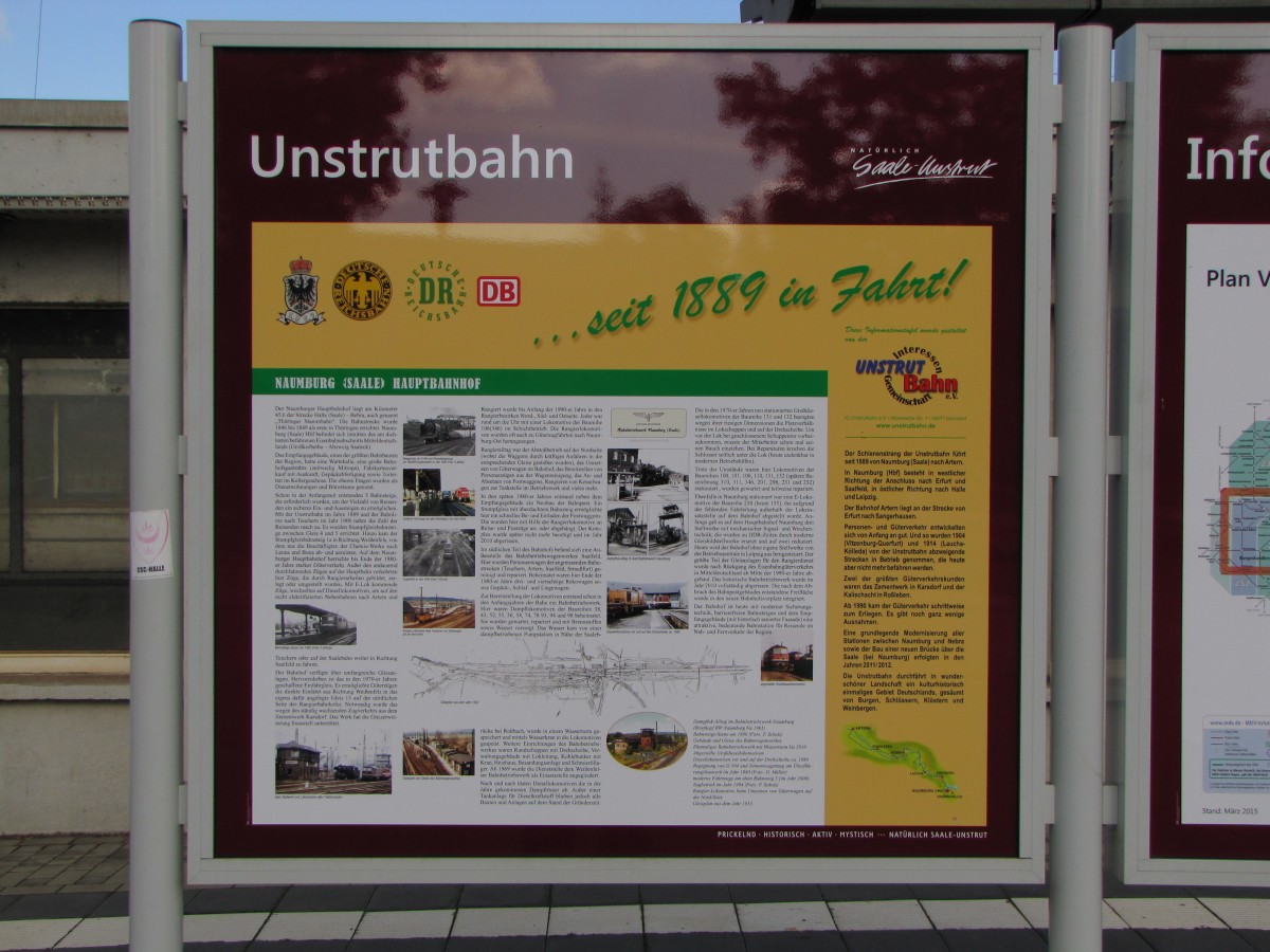 Die Infotafel der IG Unstrutbahn e.V. am 08.09.2015 am Naumburger Hauptbahnhof. Sie erinnert an den früheren Zugverkehr und gibt einen Überblick über die damaligen großen Gleisanlagen.