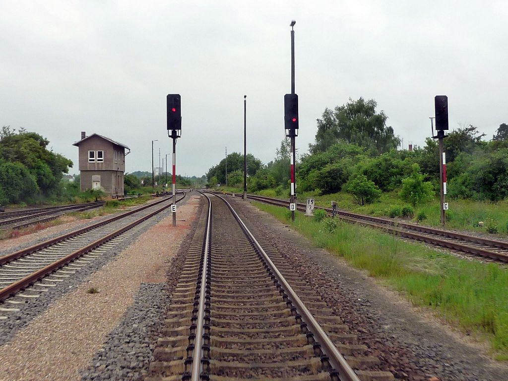 Die Lichtsignale im Bahnhof Teuchern am 01.06.2010. (Foto: Ralf Kuke)