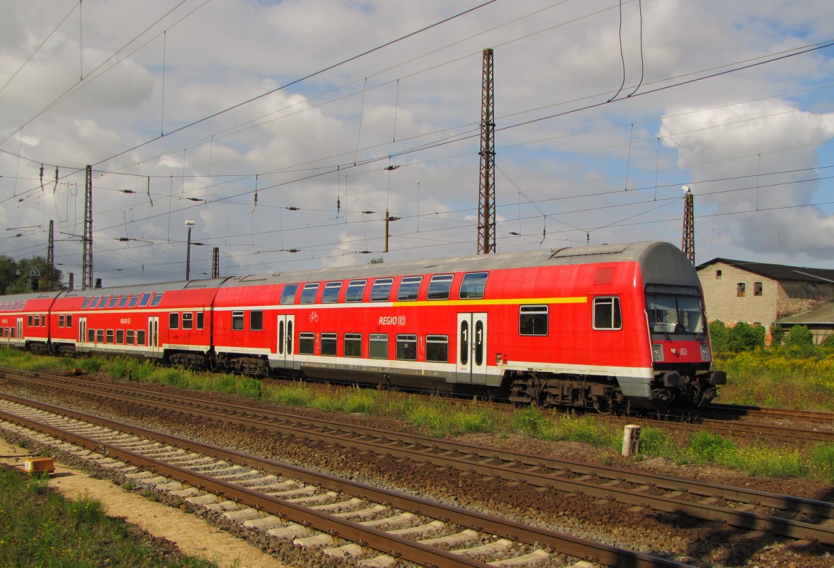 Die RB 16506 aus Saalfeld, am 08.09.2015 bei der Ankunft in Naumburg Hbf.