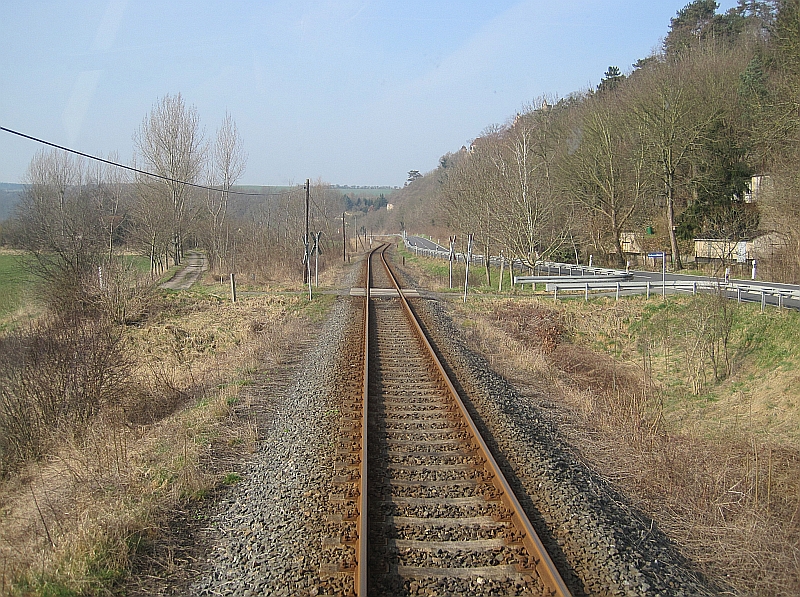 Die Unstrutbahn am 16.03.2015 zwischen dem ehemaligen Bahnhof Vitzenburg und Nebra. (Foto: Tobias Döpfner, www.bahnreiseberichte.de)