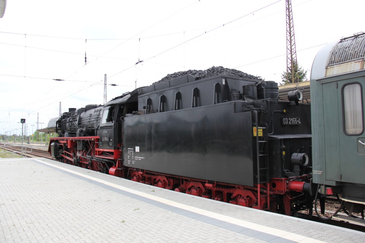 Die WFL 03 2155-4 am Zugschluss des DPE 61440 von Leipzig-Plagwitz nach Freyburg, am 24.05.2015 in Naumburg Hbf. (Foto: Wolfgang Krolop)