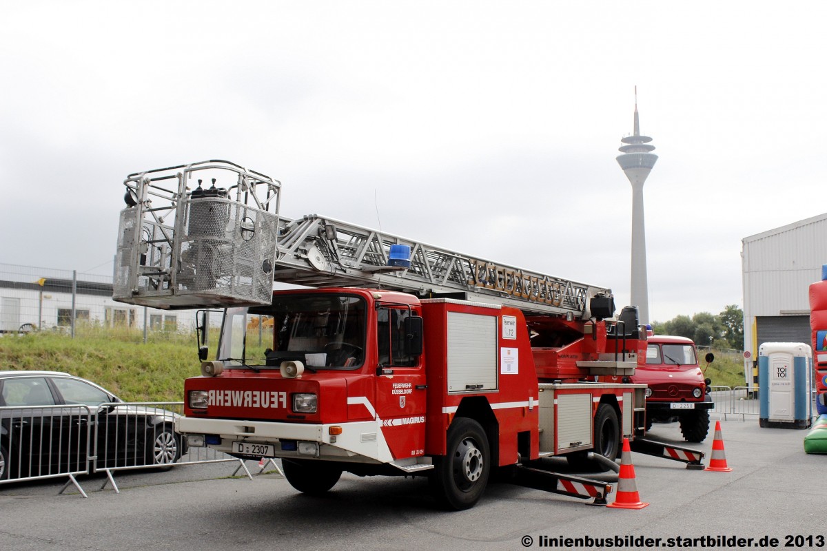 DLK 23/12-1 der Feuerwehr D�sseldorf.
Der Funkname ist: 7-DLK23-02