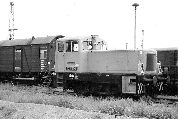 DR 101 561-9 im Mai 1987 in Naumburg Hbf. (Foto: Roland Reimer)