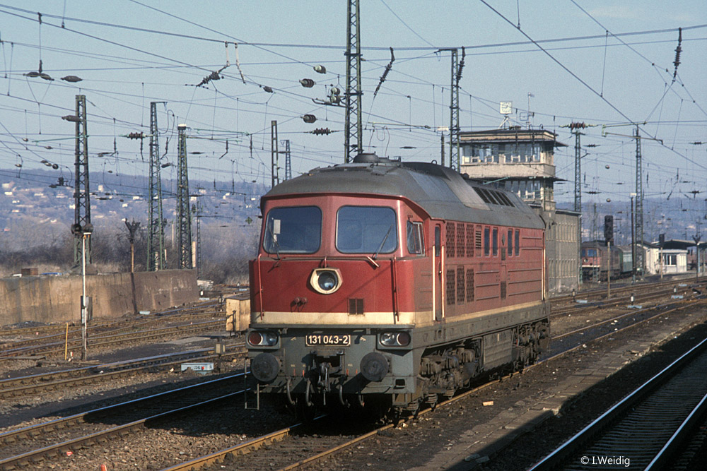 DR 131 042-2 am 24.02.1991 in Naumburg Hbf. Ingmar Weidig fotografierte aus dem D 355 (Saarbrücken Hbf - Berlin Stadtbahn).