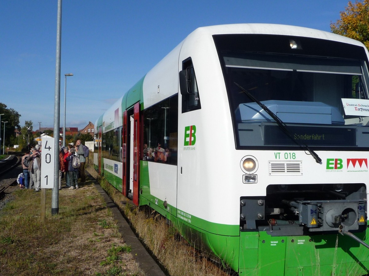 EB VT 018 als 3.  Unstrut-Schrecke-Express  DPE 69442 aus Erfurt Hbf, am 03.10.2012 nach der Ankunft in Roßleben. (Foto: Andreas Schwarzlose)