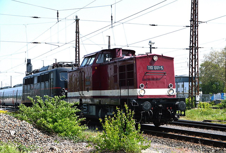 EBS 110 001 (204 900) brachte am 02.05.2019 ab Naumburg Hbf die EBS 140 772 nach Karsdorf. (Foto: Thomas Fritzsche)