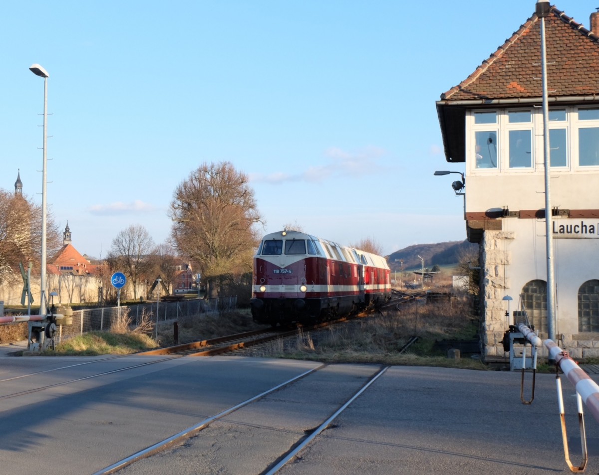 EBS 118 757-4 + 118 719-4 als Tfzf von Naumburg Hbf nach Karsdorf, am 25.02.2015 in Laucha. (Foto: Heiko Kern)