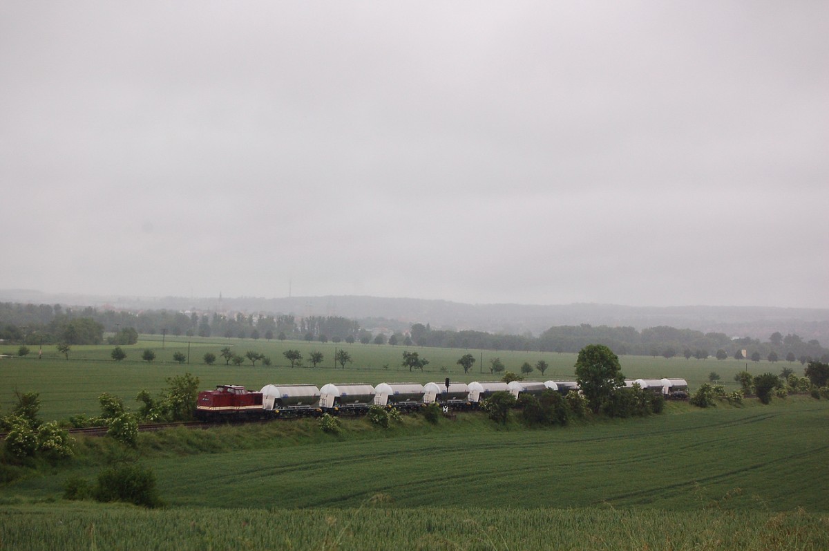 EBS 201 005-1 mit einem Kesselwagenzug nach Karsdorf, am 28.05.2014 bei Kleinjena. (Foto: dampflok015)