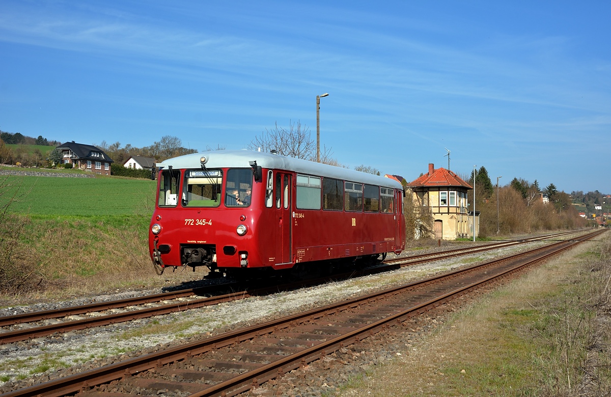 EBS 772 345-4 als DLr 61841 von Karsdorf nach Großheringen, am 30.03.2019 beim Kreuzungshalt in Freyburg. (Foto: Hans-Jürgen Warg)