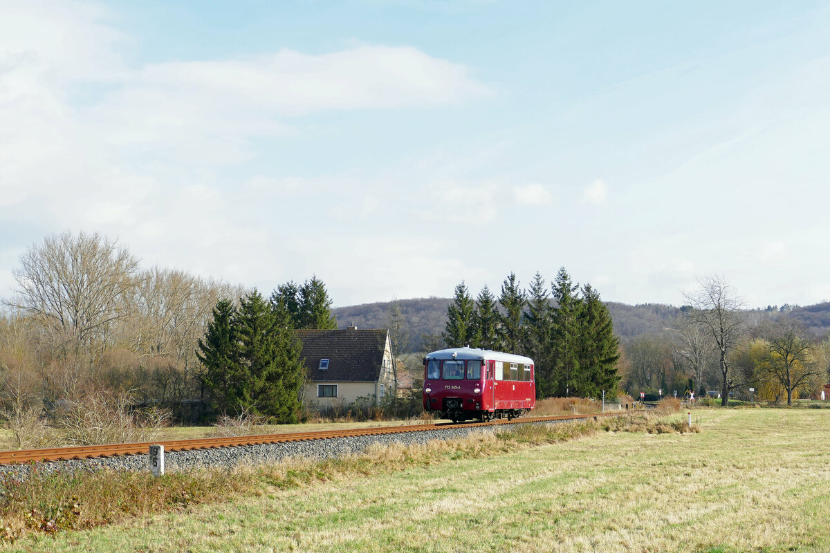 EBS 772 345-4 war am 18.11.2021 bei Balgstädt in Richtung Karsdorf unterwegs. (Foto: Wolfgang Krolop)