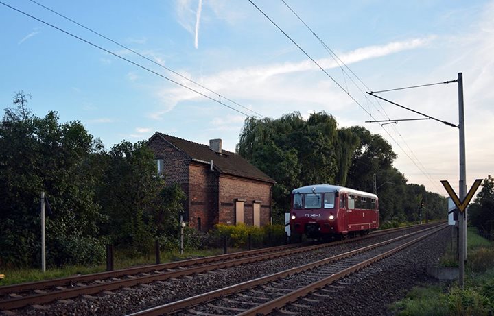 EBS 772 345-5 als 10.  Unstrut-Schrecke-Express  DPE 25495 von Erfurt Pbf nach Naumburg Hbf, am 30.08.2015 bei Naumburg-Almrich. (Foto: Wolfgang Gerstner)