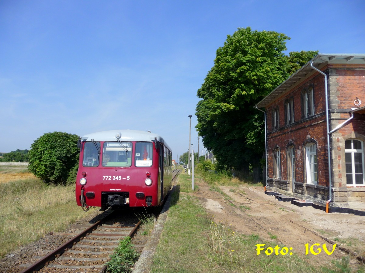 EBS 772 345-5 als DbZ 91358 von Erfurt Hbf nach Roßleben, am 24.08.2013 in Gehofen.