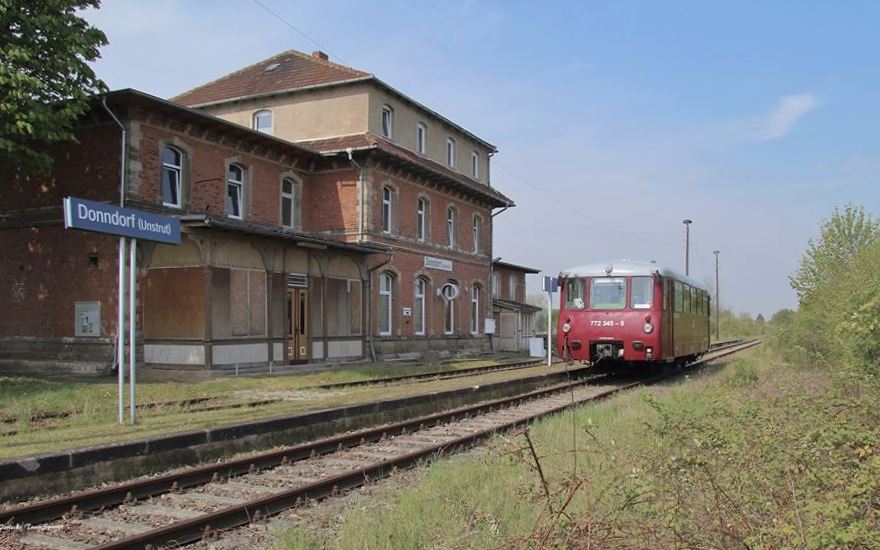 EBS 772 345 als 15.  Unstrut-Schrecke-Express  aus Naumburg Hbf, am 01.05.2017 in Donndorf. (Foto: Matthias Oerlecke)