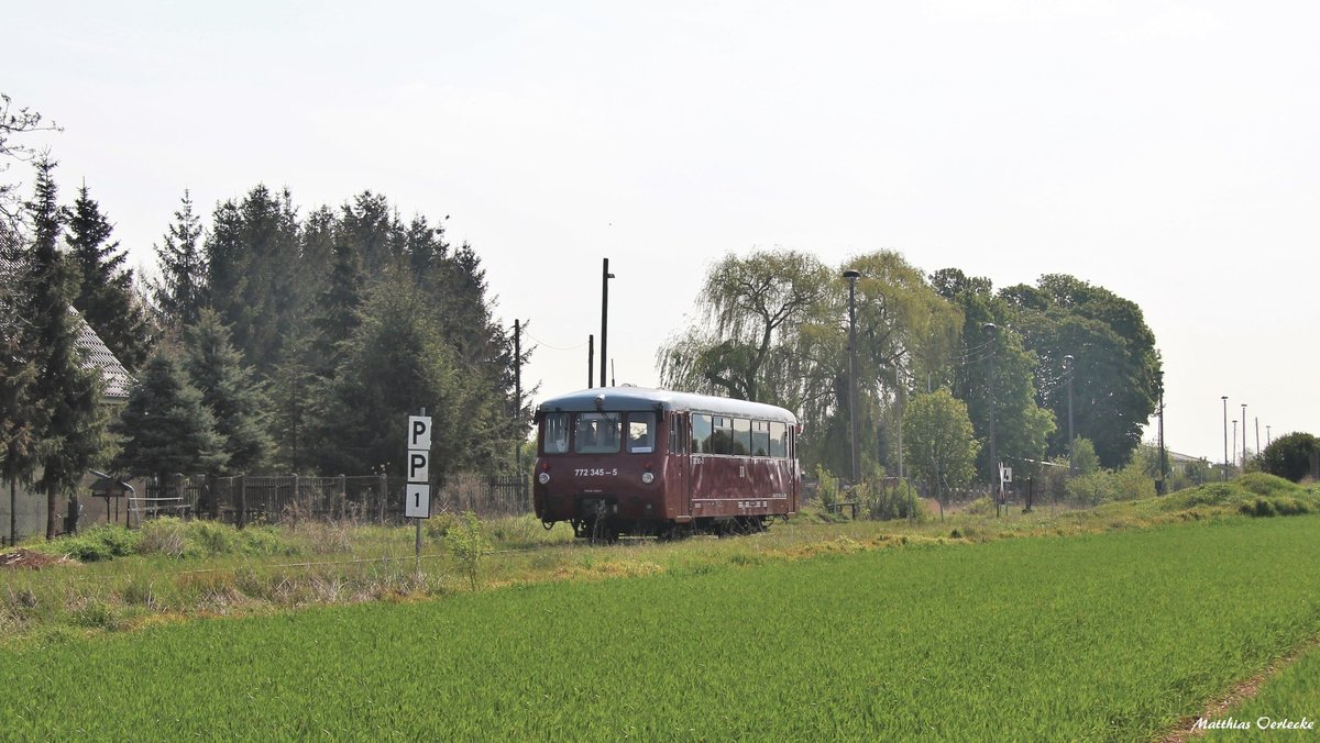 EBS 772 345 als 15.  Unstrut-Schrecke-Express  von Naumburg Hbf nach Donndorf, am 01.05.2017 in Gehofen. (Foto: Matthias Oerlecke)
