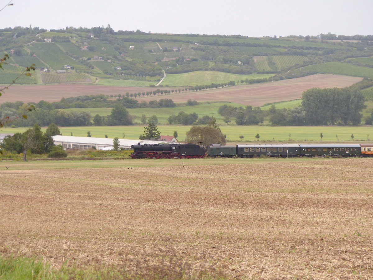 EFSFT 44 1486-8 und CLR 229 181-3 am Zugschluss mit dem DLr 24178 aus Freyburg, am 09.09.2017 in Laucha. Der Sonderzug aus Magdeburg verkehrte ab Freyburg als DLr bis Laucha, bevor er in die Abstellung nach Naumburg Hbf fuhr.