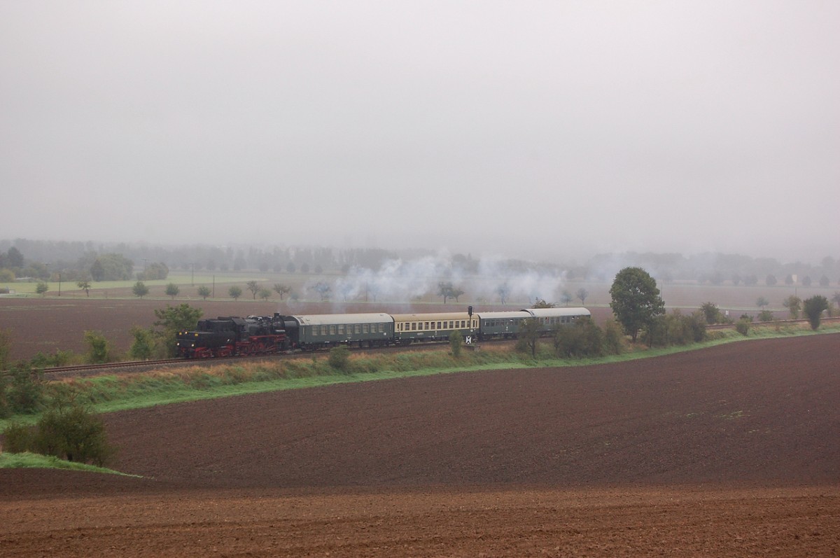 EMBB 52 8154-8 mit dem, DPE 79826 von Leipzig-Plagwitz nach Freyburg, am 13.09.2014 bei Kleinjena. (Foto: dampflok015)