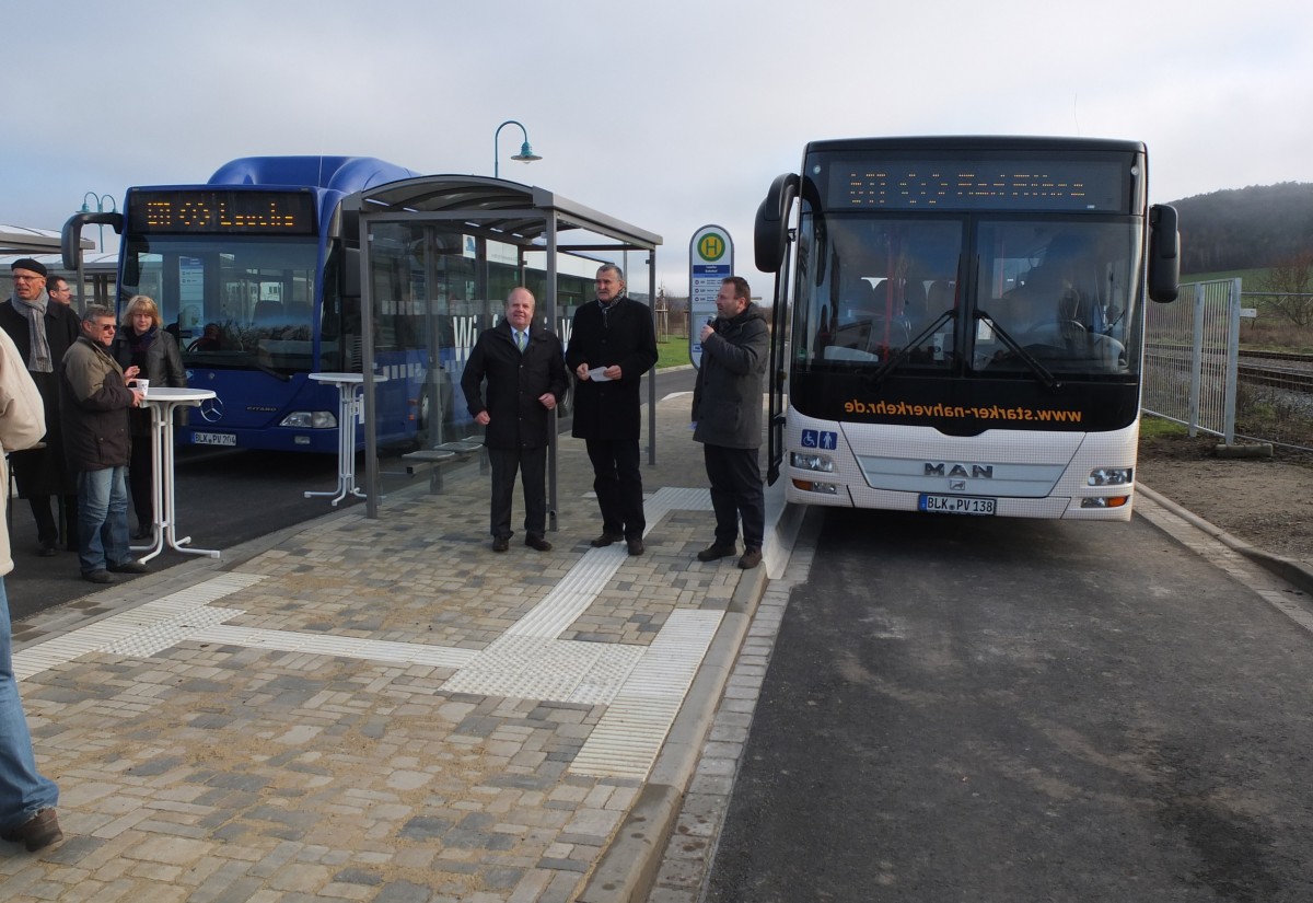 Feierliche Eröffnung der neuen Bahn-Bus-Schnittstelle am 12.12.2013 in Laucha. (Foto: Heiko Kern)