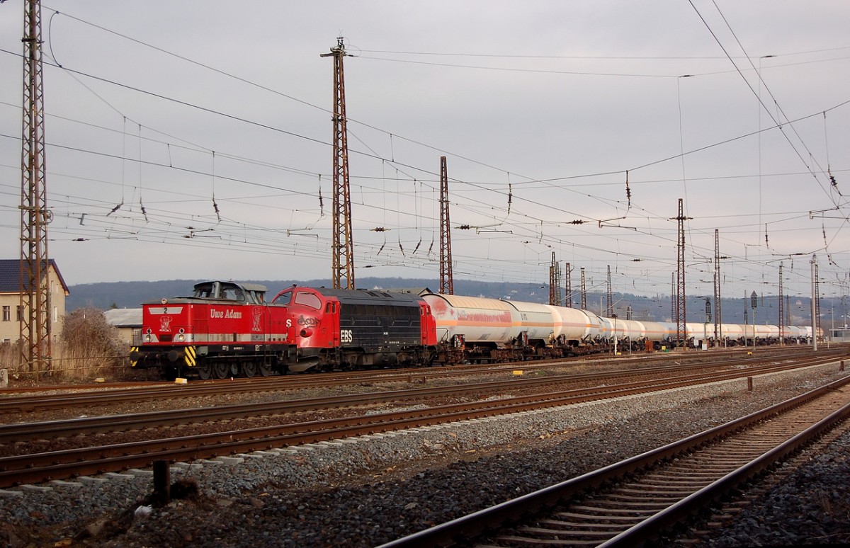 FWK 345 250-5 + EBS 1131 mit Kesselwagen nach Karsdorf, am 13.01.2014 bei der Ausfahrt in Naumburg Hbf. (Foto: dampflok015)
