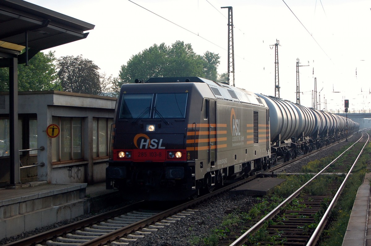 HSL 285 103-8 mit Kesselwagen Richtung Leißling, am 15.09.2014 in Naumburg Hbf. (Foto: dampflok015)