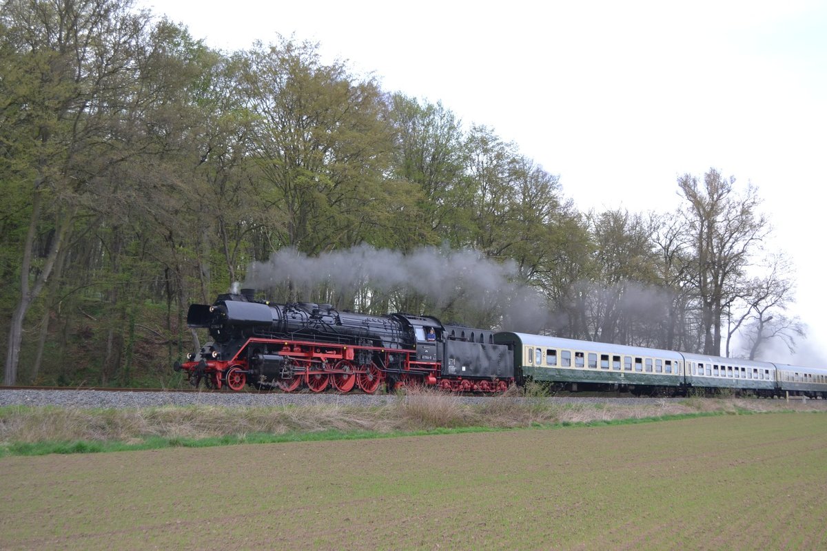 IGE Werrabahn-Eisenach 41 1144-9 mit dem RC 16992  Rotkäppchen-Express I  von Freyburg nach Eisenach, am 15.04.2018 bei Kleinjena. (Foto: Dor Sylv)
