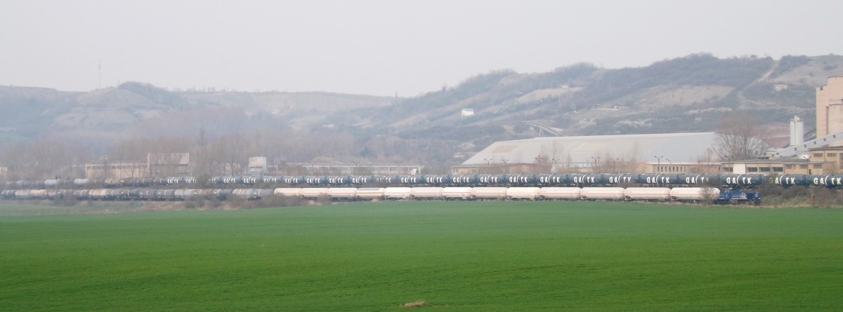 InfraLeuna 207 mit Kesselwagen von Karsdorf Bbf nach nach Großkorbetha, am 11.04.2014 bei Karsdorf. (Foto: Kevin Wrobel)
