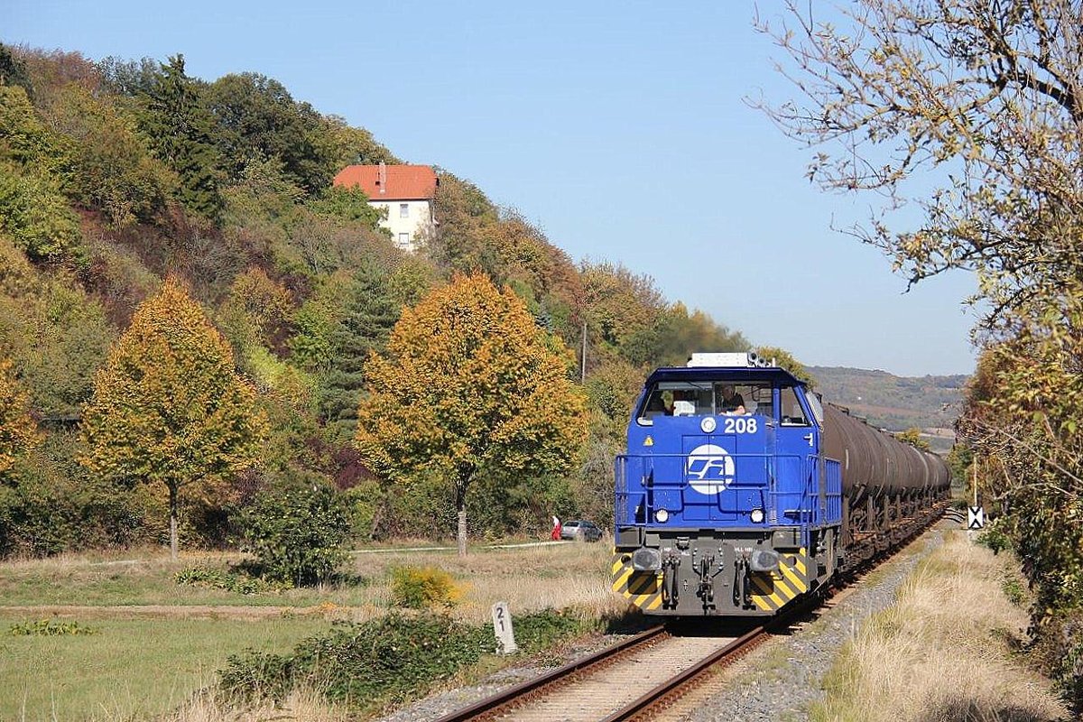 InfraLeuna 208 mit Kesselwagen Richtung Naumburg, am 12.10.2018 bei Roßbach. (Foto: Wolfgang Krolop)