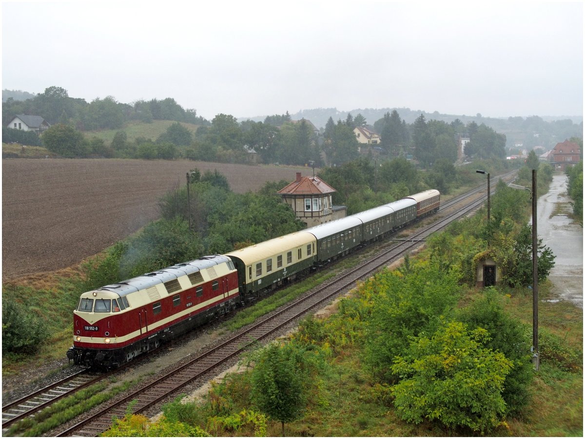 ITL 118 552-9 mit dem DPE 61186 von Vitzenburg nach Löbau (Sachs), am 17.09.2016 im ehem. Bf Freyburg. (Foto: Steffen Tautz)