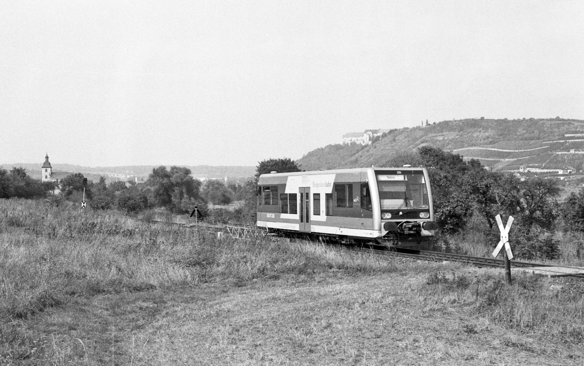 KEG VT 3.03 als RB nach Nebra, am 19.09.1999 auf der Unstrutbahn bei Nißmitz. (Foto: Dieter Riehemann)