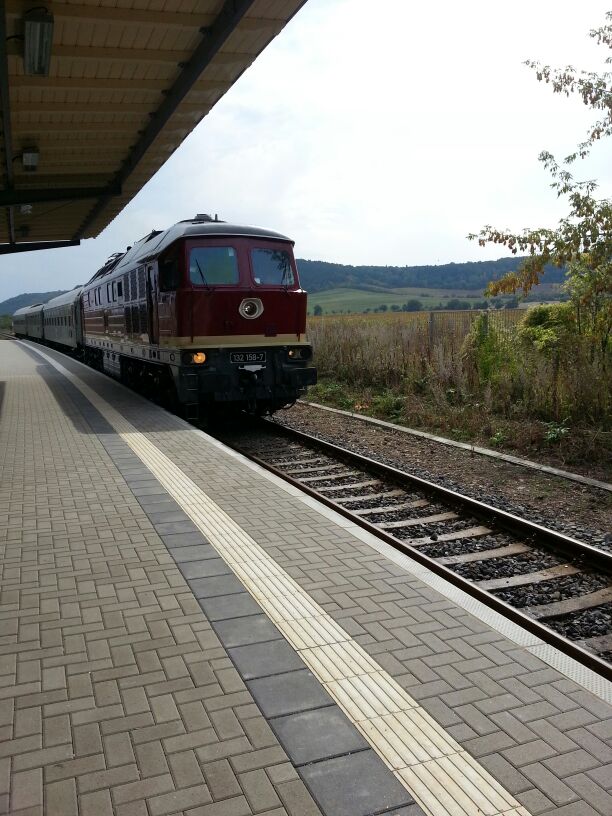 LEG 132 158-7 mit dem DPE 75910 von Profen nach Karsdorf, am 08.09.2013 bei der Durchfahrt in Laucha. (Foto: Karolin Thomas)