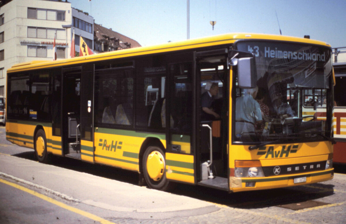 (MB-009) - Aus dem Archiv: AvH Heimenschwand - Nr. 9/BE 36'720 - Setra um 1998 beim Bahnhof Thun