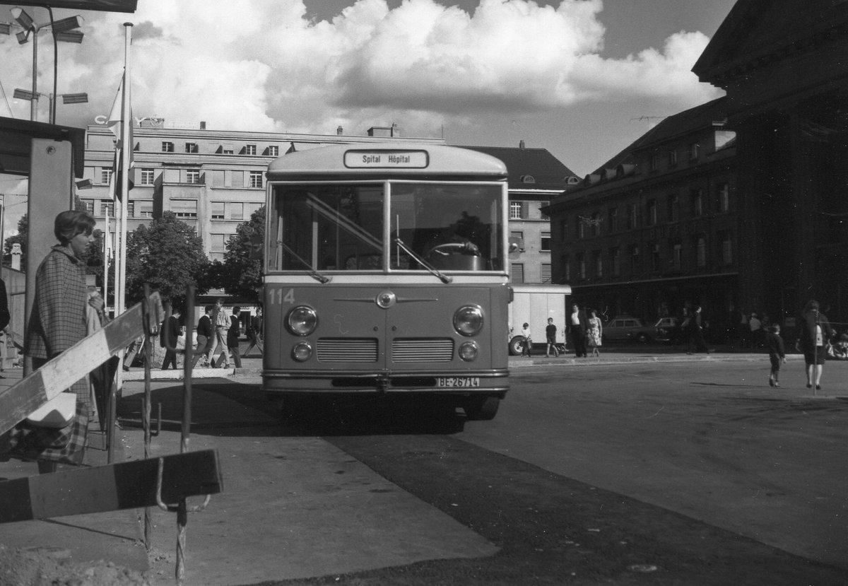 (MD097) - Aus dem Archiv: VB Biel - Nr. 114/BE 26'714 - FBW/R&J (ex Nr. 14) um 1975 in Biel