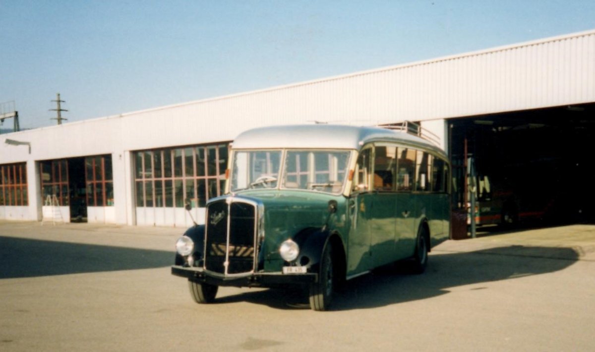 (MD176) - Aus dem Archiv: GFM Fribourg - Nr. 307/FR 435 - Saurer/Saurer (ex Nr. 97) um 1992 in Fribourg, Garage