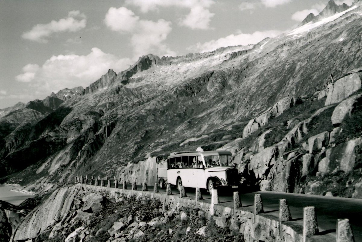 (MD200) - Aus dem Archiv: PTT-Regie - P 2161 - Saurer/Saurer um 1960 am Grimselpass