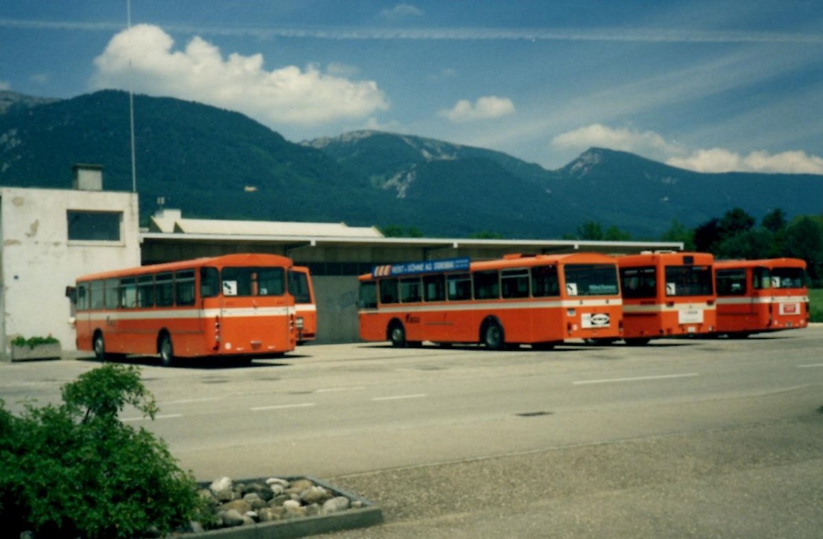 (MD371) - Aus dem Archiv: BGU Grenchen - Mercedes + Saurer/Hess um 1992 in Grenchen, Garage