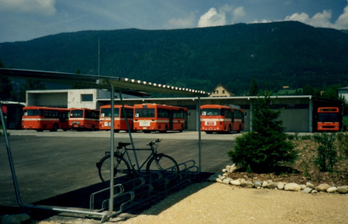 (MD372) - Aus dem Archiv: BGU Grenchen - Mercedes + Saurer/Hess + MAN/Hess um 1992 in Grenchen, Garage