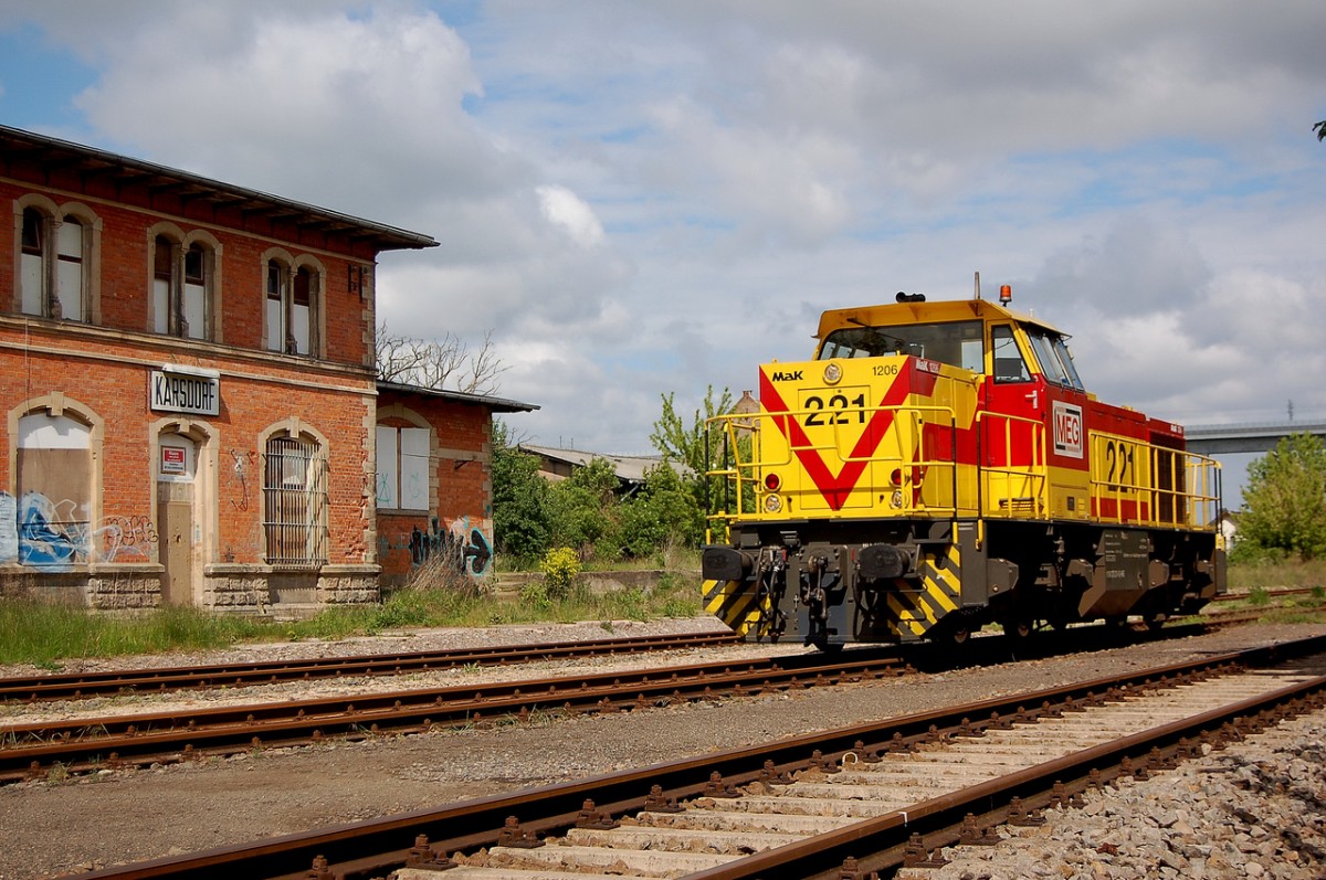 MEG 221 am 15.05.2014 in Karsdorf Bbf. Seit langem war mal wieder eine MEG Lok auf der Unstrutbahn unterwegs. Sie holte neue Staubgutwagen, die von der EBS bereitgestellt wurden. (Foto: dampflok015)