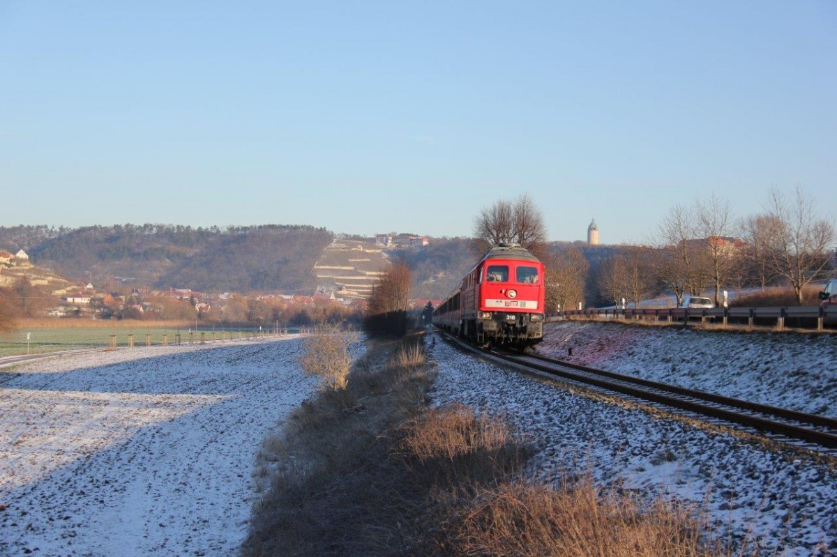 MEG 318 mit einigen Triebwagen der BR 628, am 22.01.2016 zwischen Freyburg und Balgstädt. (Foto: Bahnfan Blk)