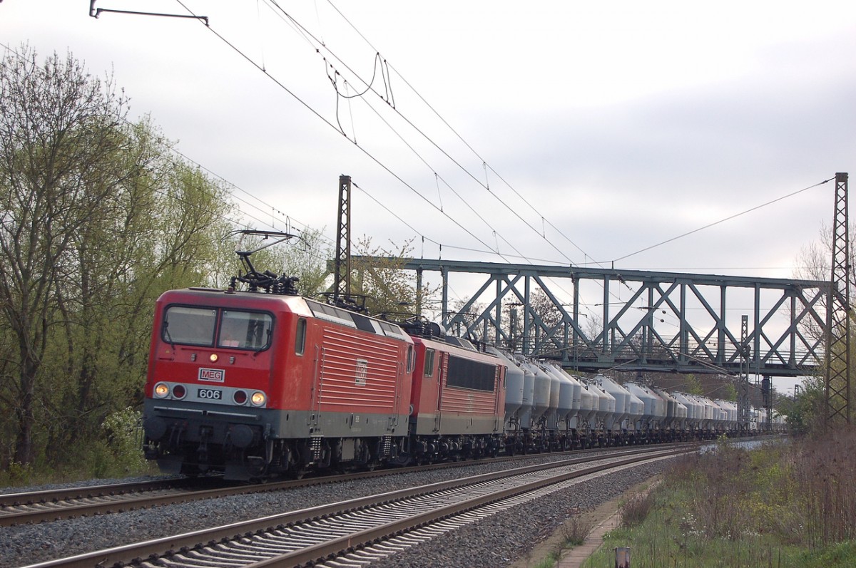 MEG 606 + 705 mit einem Zementzug nach Regensburg, am 16.04.2014 in Naumburg Hbf. (Foto: dampflok015)