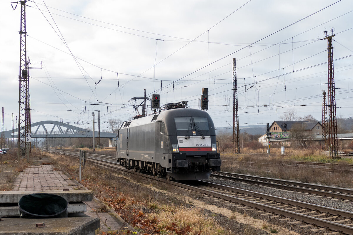 MRCE 182 534 als Tfzf Richtung Großkorbetha, am 15.12.2021 in Naumburg Hbf. (Foto: Orlabahner)