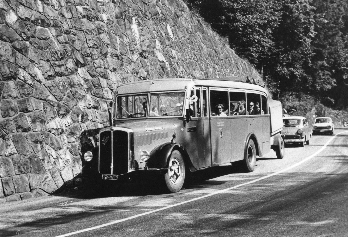 (R 03) - Aus dem Archiv: AFA Adelboden - Nr. 4/BE 26'704 - Saurer/Gangloff um 1969 in Achseten, Grund-Ladholz