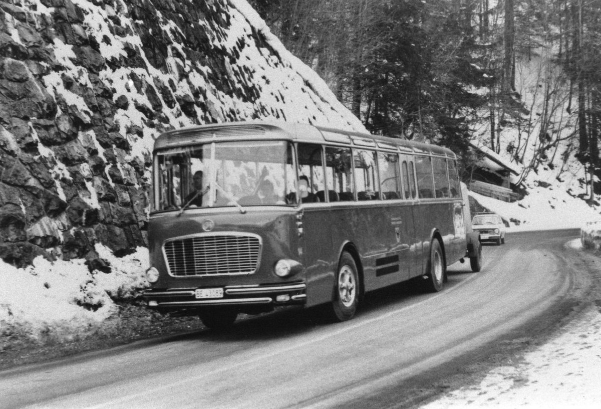 (R 32) - Aus dem Archiv: AFA Adelboden - Nr. 14/BE 43'089 - FBW/Gangloff um 1969 in Achseten, Grund-Ladholz