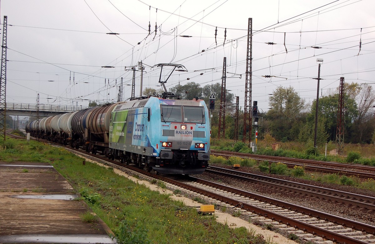 RAILION DB Logistics 185 152-6 mit Kesselwagen Richtung Großkorbetha, am 22.09.2014 in Naumburg Hbf. (Foto: dampflok015)