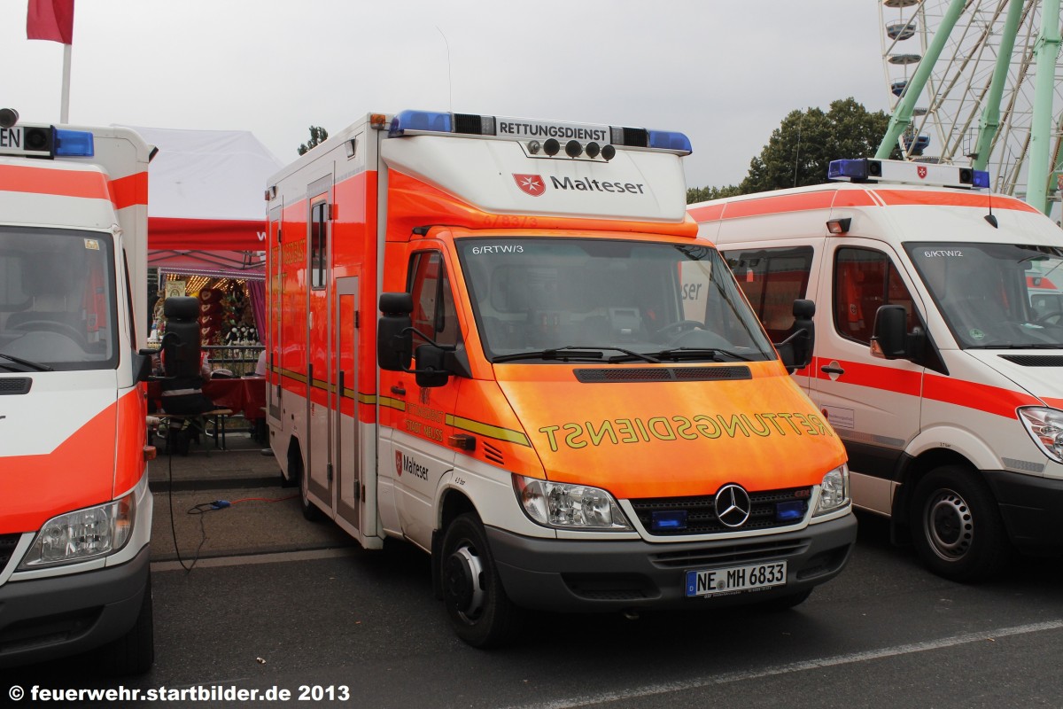 RTW (NE MH 6833) der Malteser Neuss.
Der Funkname ist: 6-RTW-3