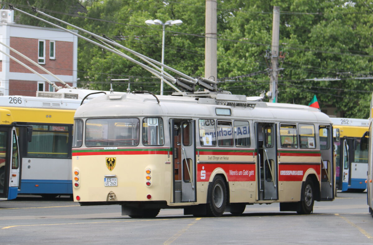 SVE Esslingen - Nr. 22/ES-VE 262 - Henschel Trolleybus am 19. Juni 2022 in Solingen (Aufnahme: Martin Beyer)