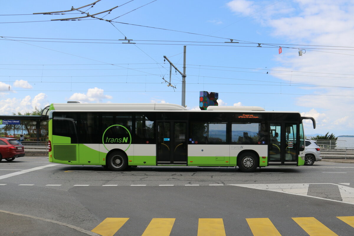 transN, La Chaux-de-Fonds - Mercedes am 9. Juli 2021 in Neuchtel, Place Pury (Aufnahme: Martin Beyer)