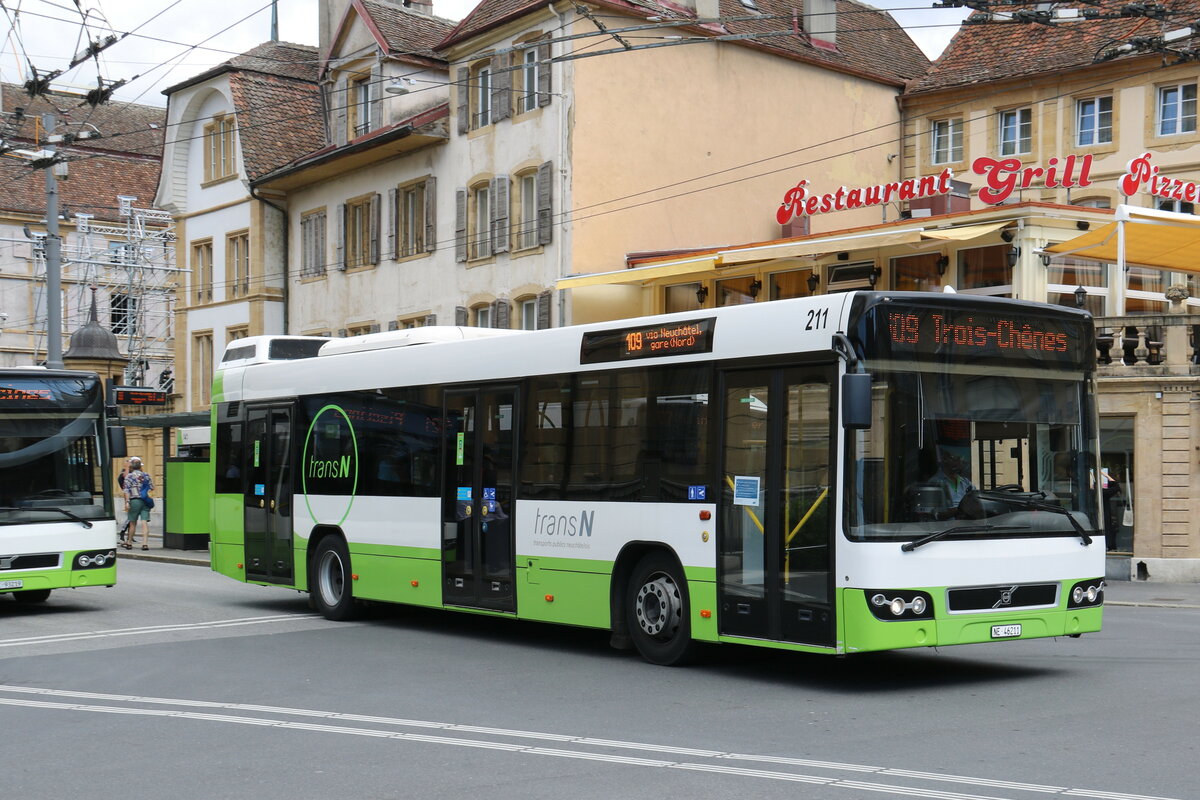 transN, La Chaux-de-Fonds - Nr. 211/NE 46'211 - Volvo (ex TN Neuchtel Nr. 211) am 9. Juli 2021 in Neuchtel, Place Pury (Aufnahme: Martin Beyer)