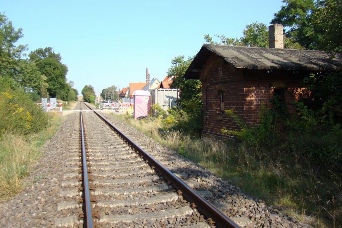 Umbauarbeiten am Bahnübergang beim ehem. Posten 6a, am 11.09.2020 in Laucha. (Foto: Günther Göbel)
