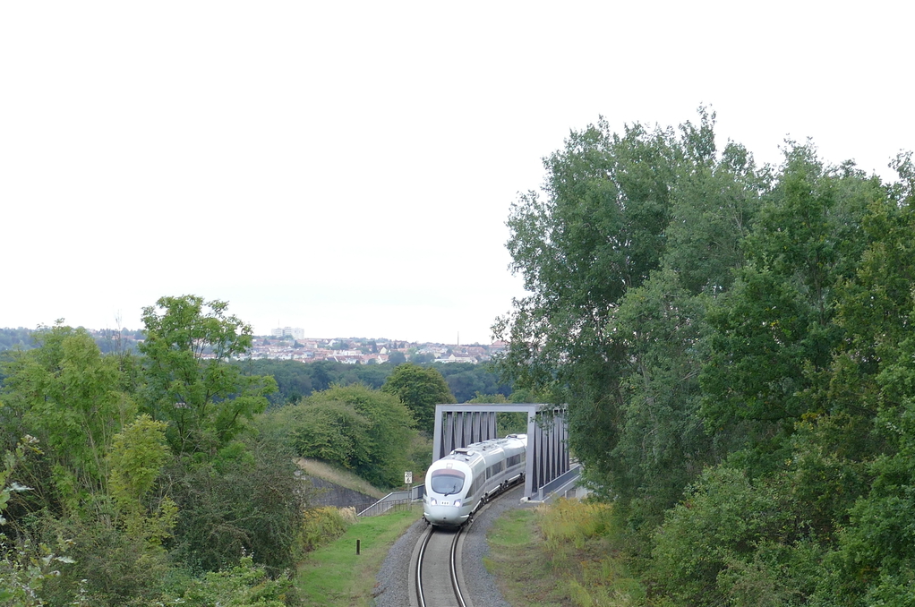Zuglabor auf dem Heimweg. Der  Advanced TrainLab  605 017 kommt aus dem Erzgebirge zurück und ist auf dem Weg nach Halle-Ammendorf. Überbauwerk Zangenberg, am 24.09.2021.